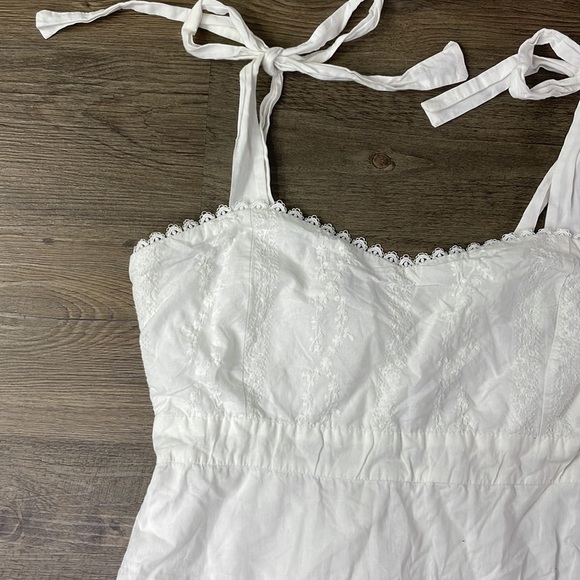 Lulu’s Women’s White Eyelet Mini Dress With Shoulder Ties, size small - Picture 3 of 10